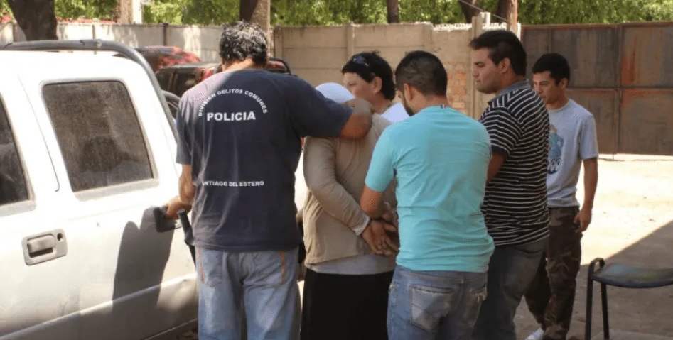 Detenido por Violación Detenido por Violación