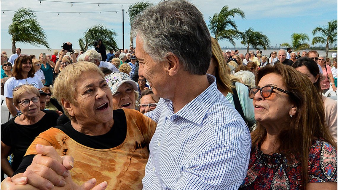 Macri con jubilados Macri con jubilados