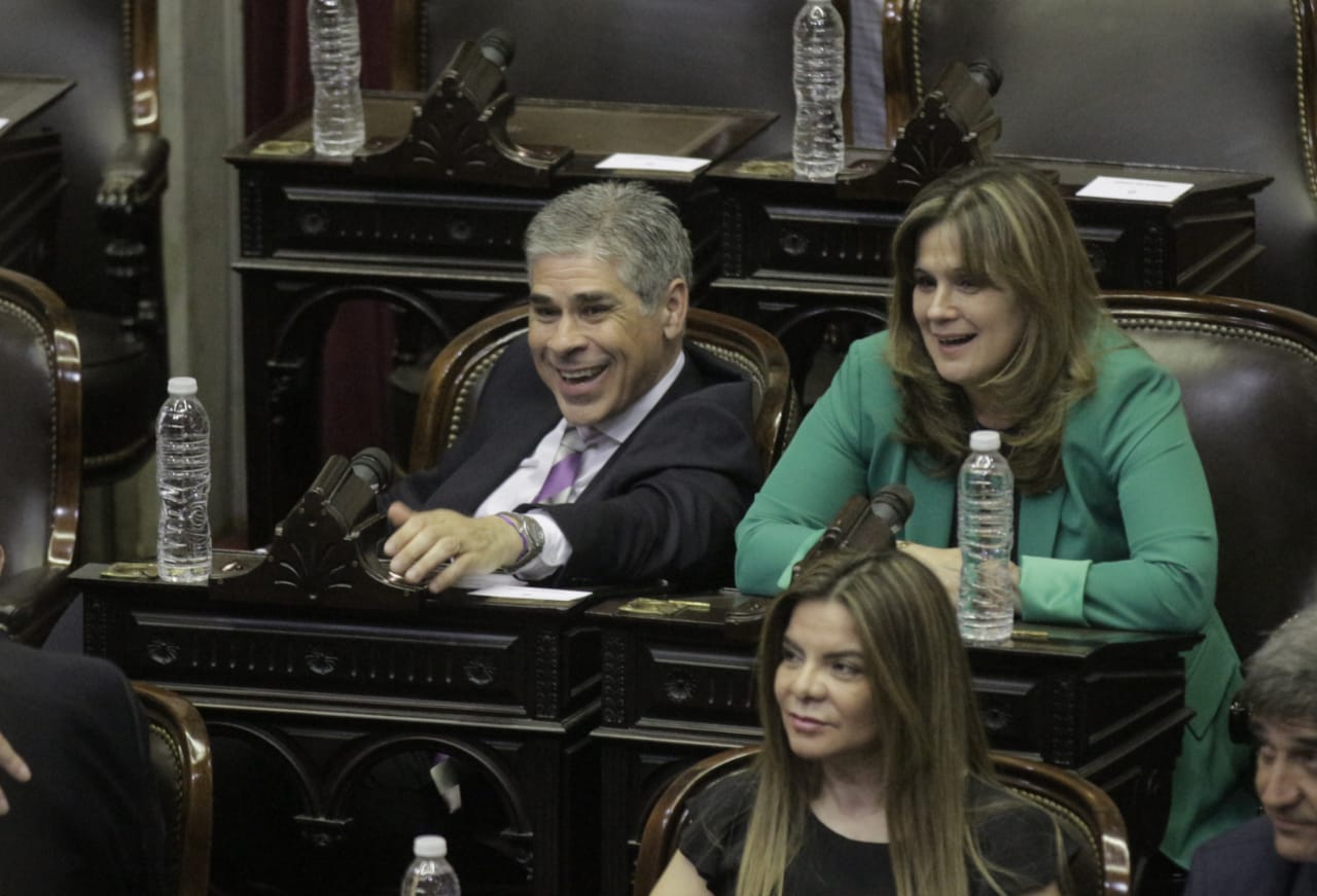 Pablo González y Paola Vessvessian.