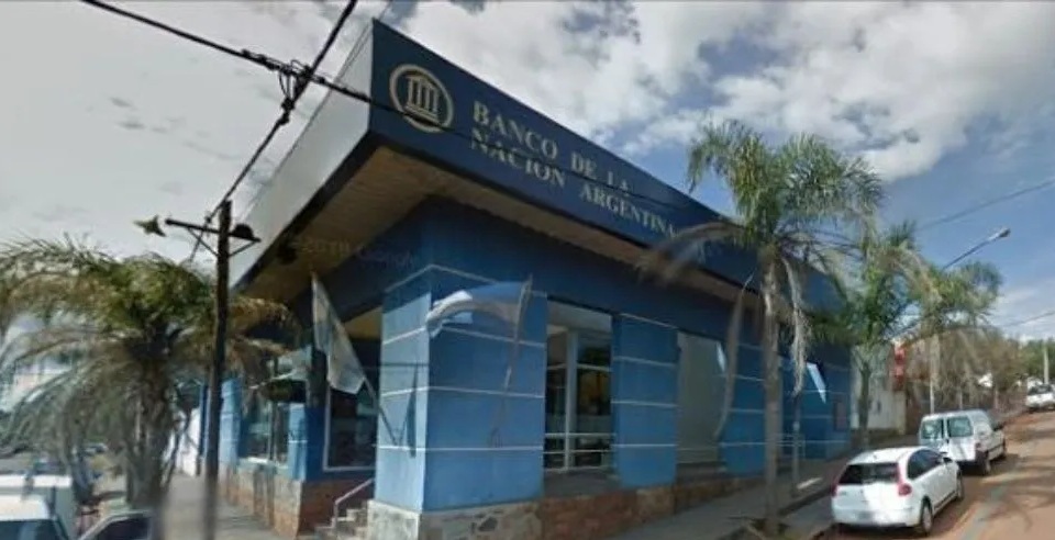 Banco donde sucedió el triste hecho. Banco donde sucedió el triste hecho.