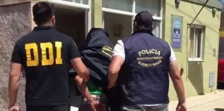 Es llevado detenido hacia la fiscalía Es llevado detenido hacia la fiscalía
