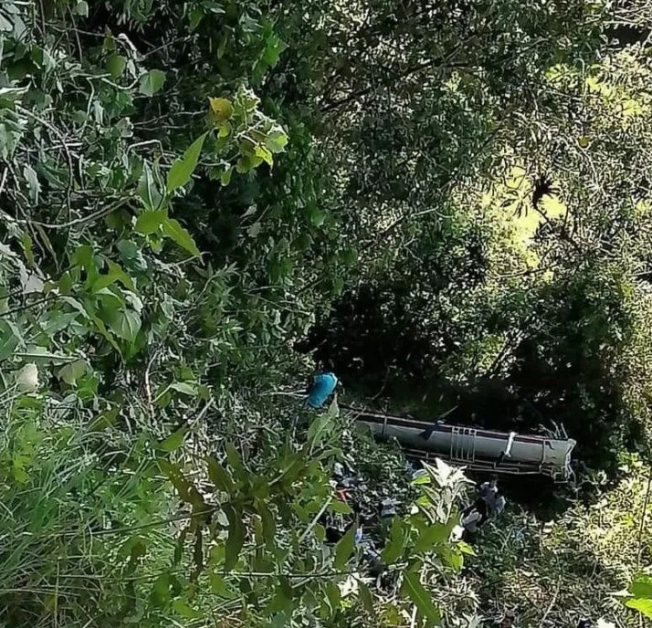 El micro quedó en una zona complicada