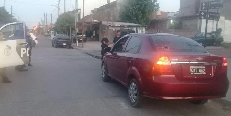 El auto donde terminó muerto el delincuente El auto donde terminó muerto el delincuente