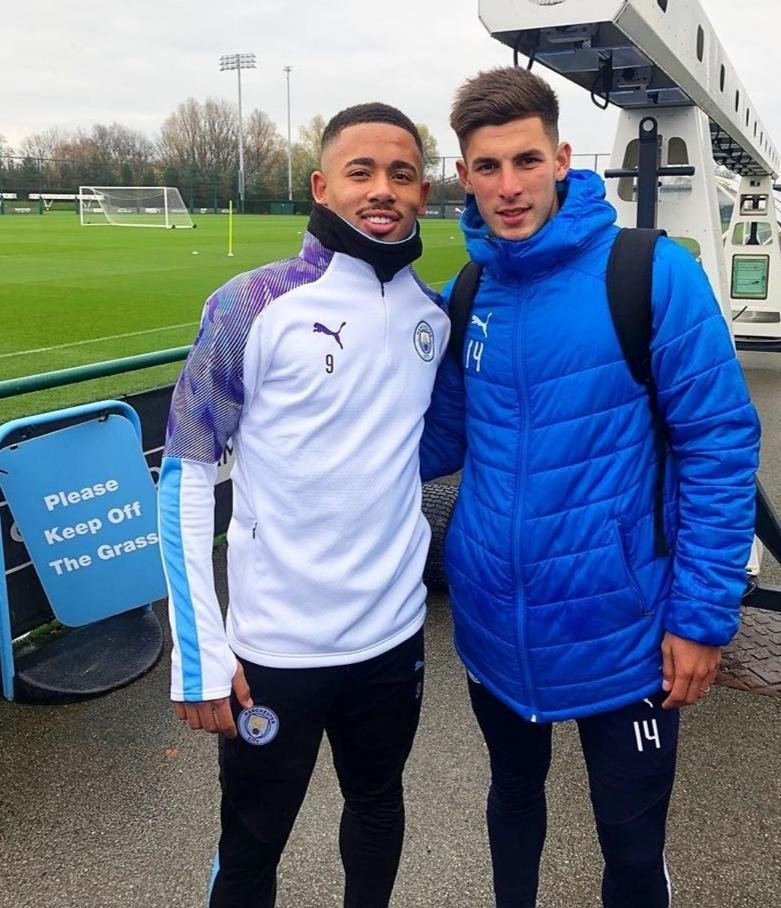 Nicolás Digiano junto a Gabriel Jesús