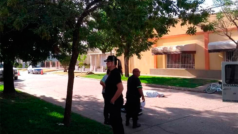 Cuerpo sobre la calle