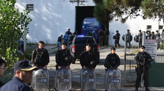 Cordón policial en el juzgado de garantías Cordón policial en el juzgado de garantías