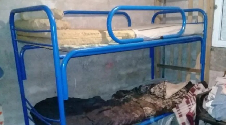 De esta cama se suicidó el nenito De esta cama se suicidó el nenito