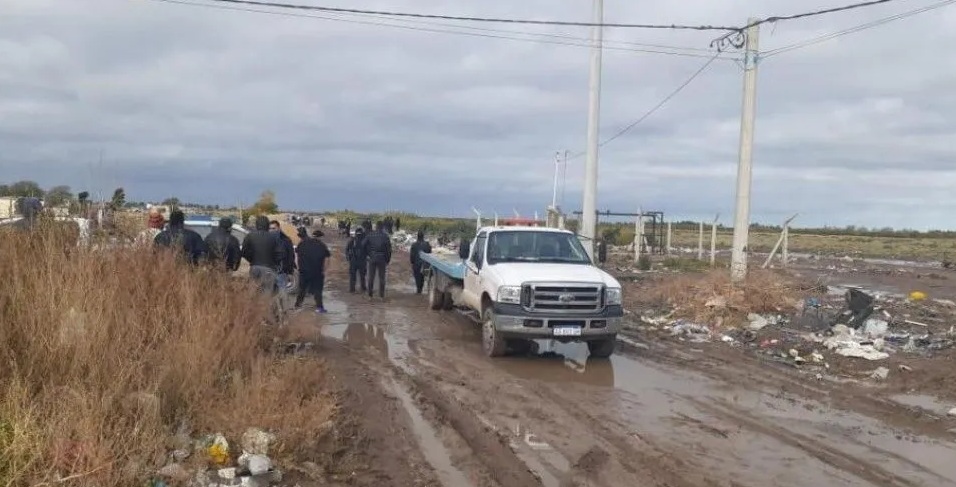La policía realizando pericias en el lugar. La policía realizando pericias en el lugar.