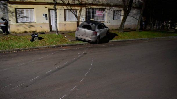 El gendarme terminó chocando contra restos de hormigón