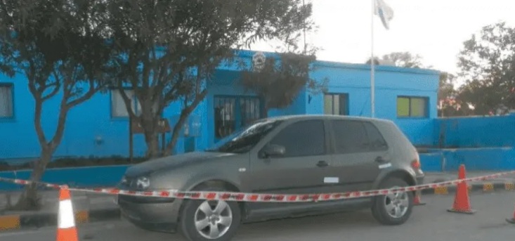 Estacionaron el auto frente a la comisaría