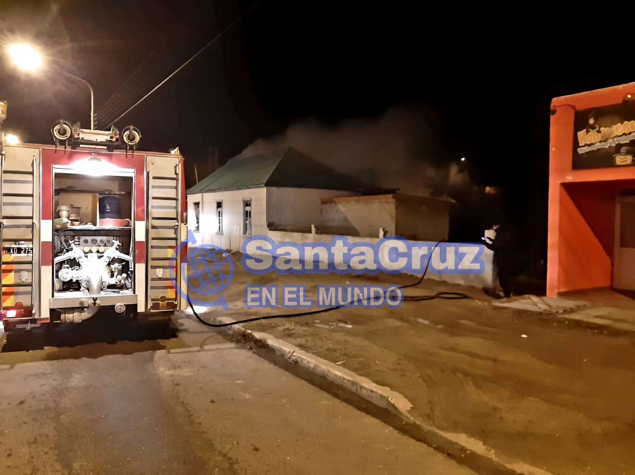 Bomberos, Comando Radioeléctrico y Comisaría Primera actuaron en el lugar.