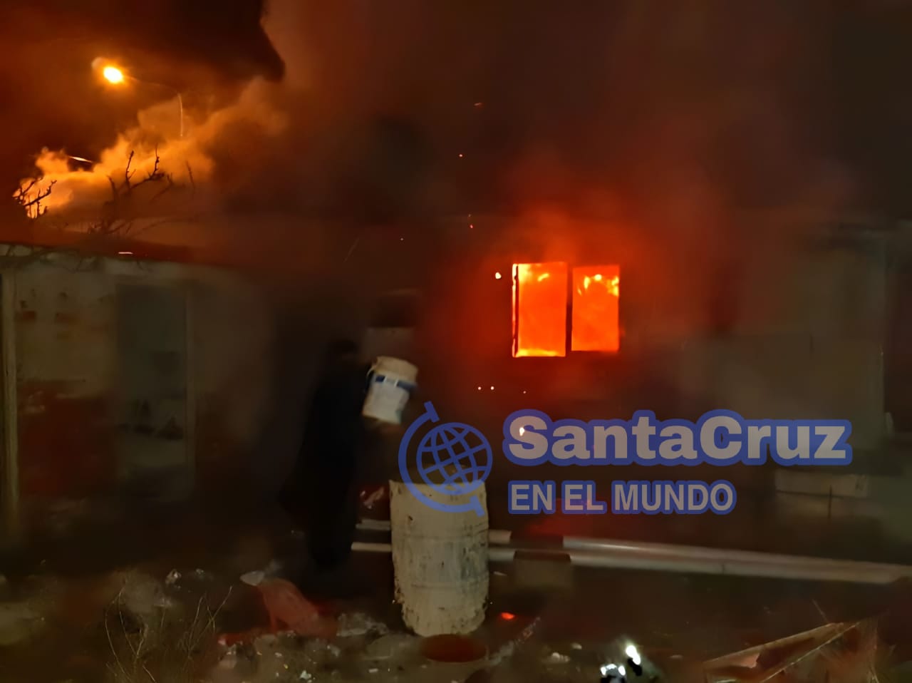 Los bomberos de la localidad actuaron rápidamente. Los bomberos de la localidad actuaron rápidamente.