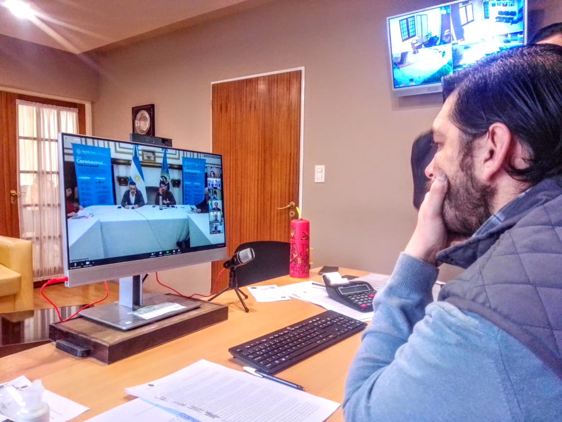 Casarini en videoconferencia con Casa de Gobierno.