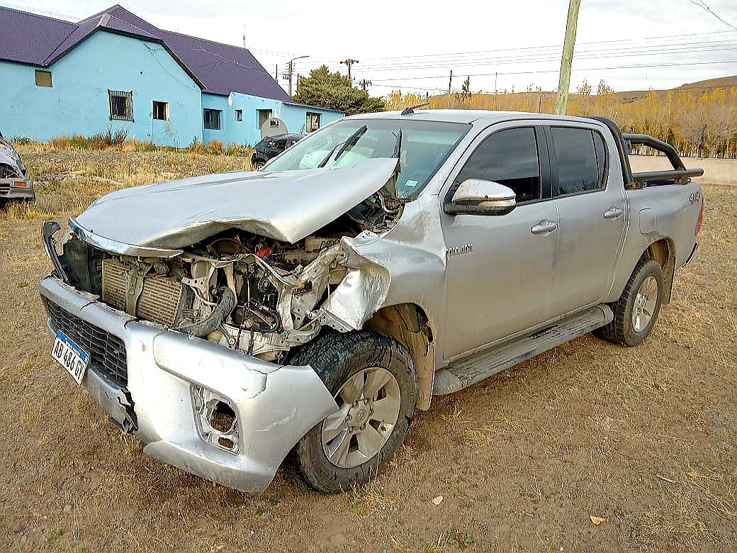 Se accidentó Jorge Ferreyra, su camioneta chocó contra un guanaco