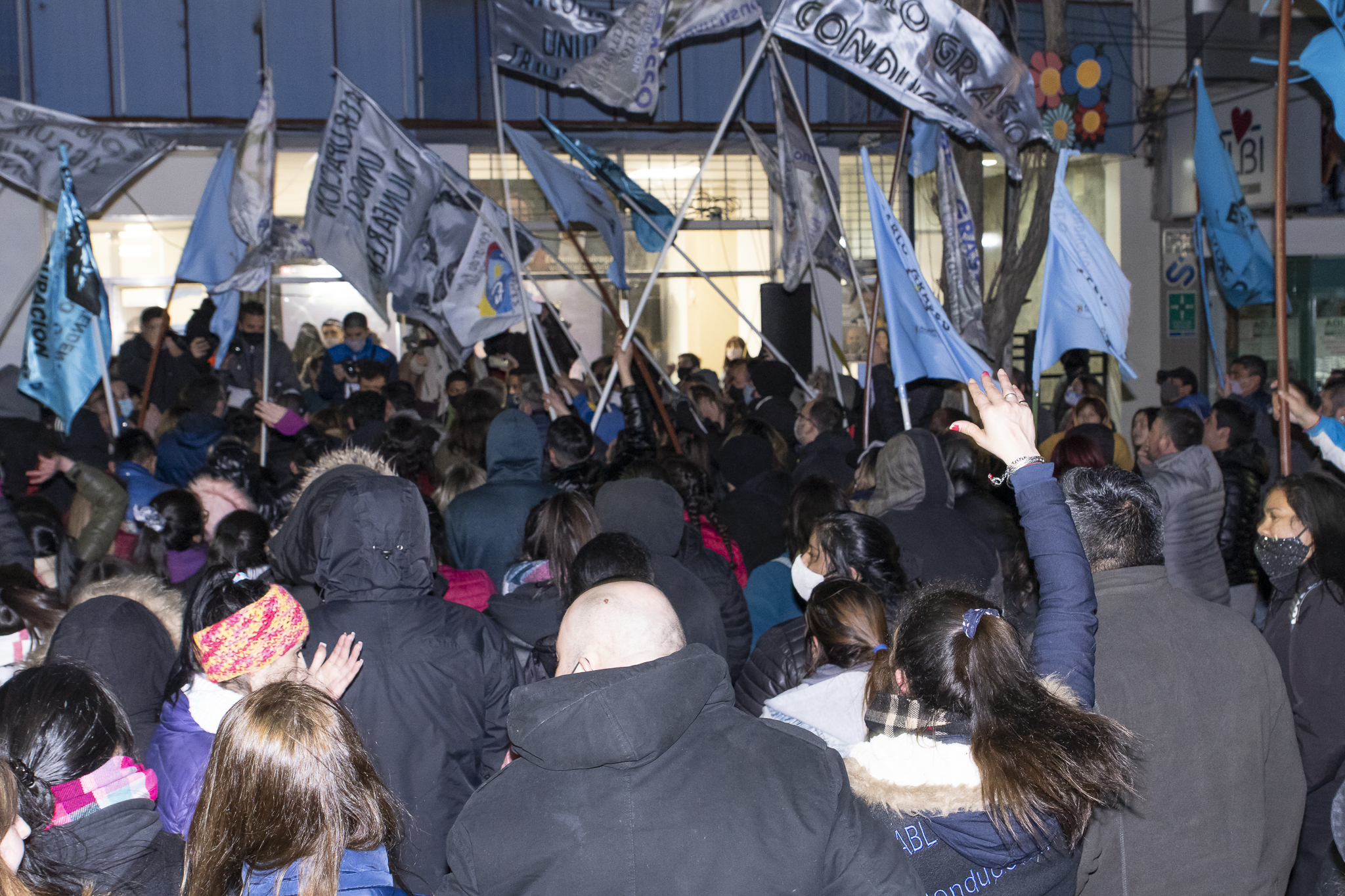 Un grupo de militantes en el cierre de las PASO 2021.