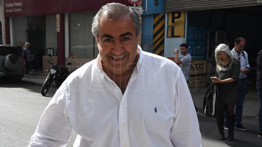 Héctor Daer, de sanidad.