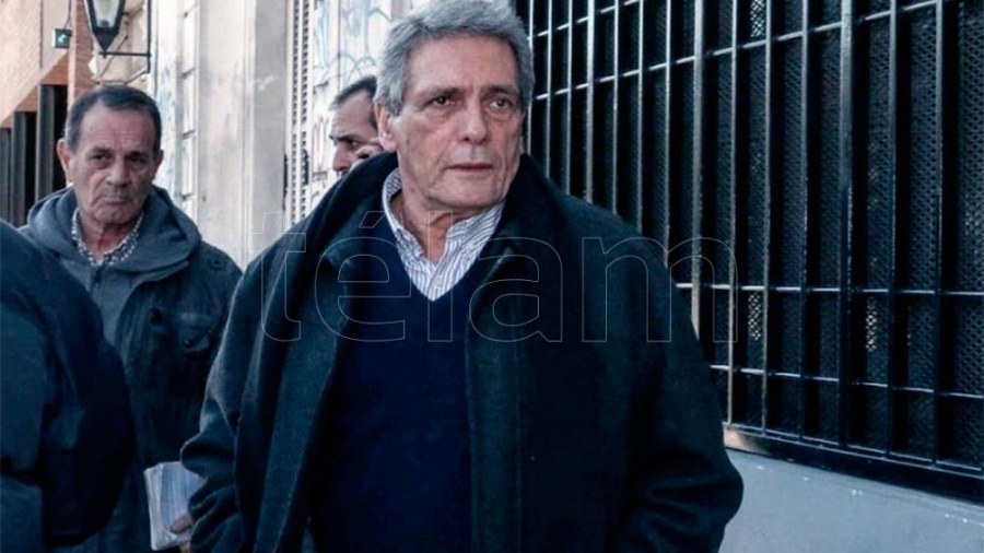 Carlos Acuña, de estaciones de servicio.