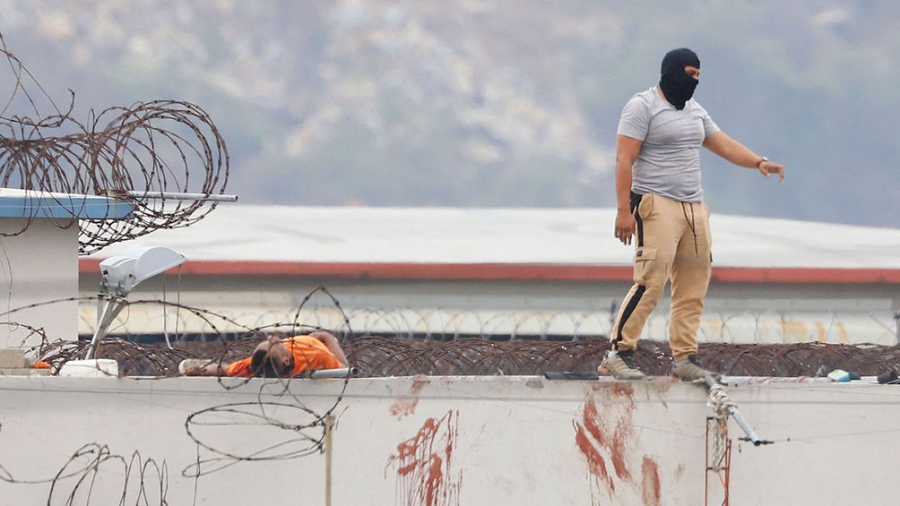Un nuevo enfrentamiento en el penal de Guayaquil causó un baño de sang Un nuevo enfrentamiento en el penal de Guayaquil causó un baño de sang