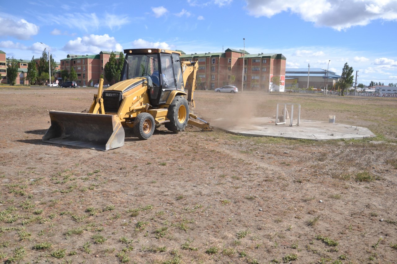 Rotonda Samoré, preparativos para el árbol navideño.