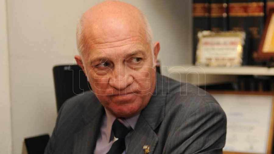 <br/>
Aldo Rico.