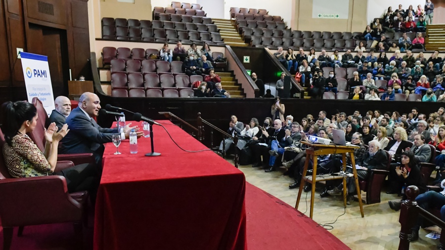 El Pami invirtió 8.400 millones de pesos y cubrirá al 45% del total de personas en tratamiento.//Foto Prensa Jefatura Gabinete