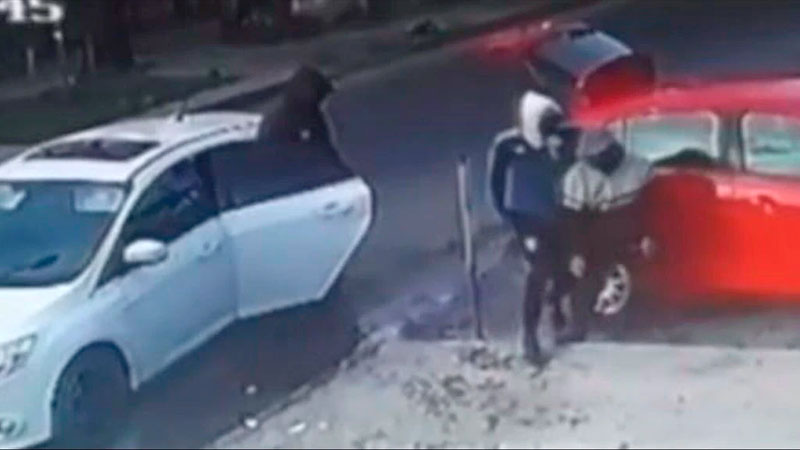 <br/>
Los ladrones le exigían dólares y amenazaron de muerte a la nieta de la pareja de jubilados (Foto: captura video)