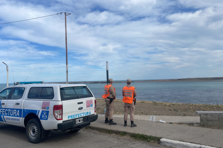 Puerto Deseado: Vecinos rescataron a un hombre que se estaba ahogando en la costanera