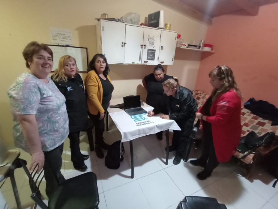 Entrega en Pico Truncado.
