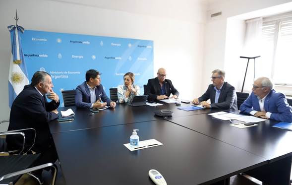 Dirigentes de CAME con Flavia Royón
