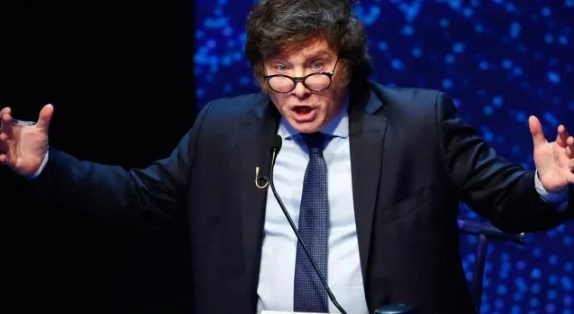 DNU de Javier Milei limita el derecho a huelga de docentes ...