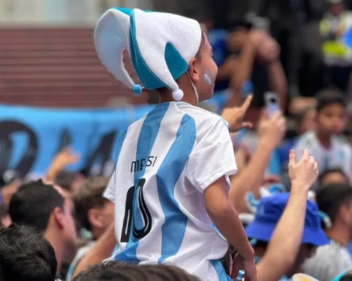 Hasta los más chiquitos dijeron presente en la fiesta argentina.