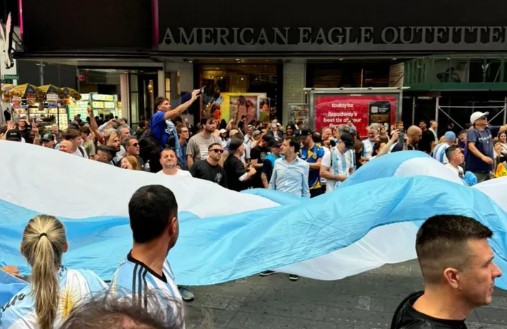 <br/>
Los hinchas ya palpitan el encuentro de este martes frente a Chile.