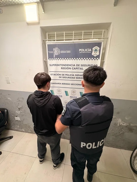 Detenido. Detenido.