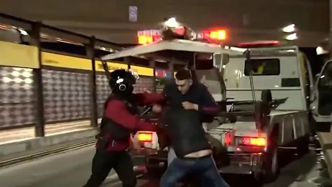 Pelea en control de alcoholemia, en Palermo Pelea en control de alcoholemia, en Palermo