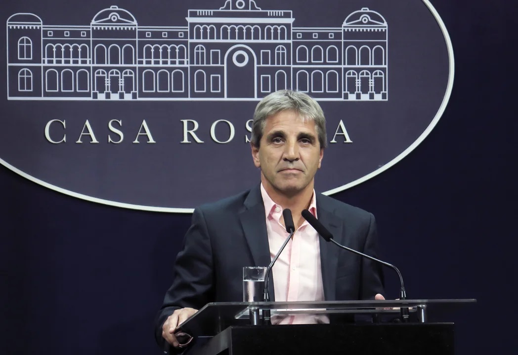 Luis Caputo apuntó contra los bancos. Luis Caputo apuntó contra los bancos.