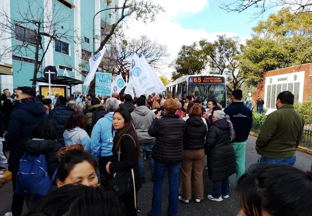 Protesta en el Hospital Naval Protesta en el Hospital Naval