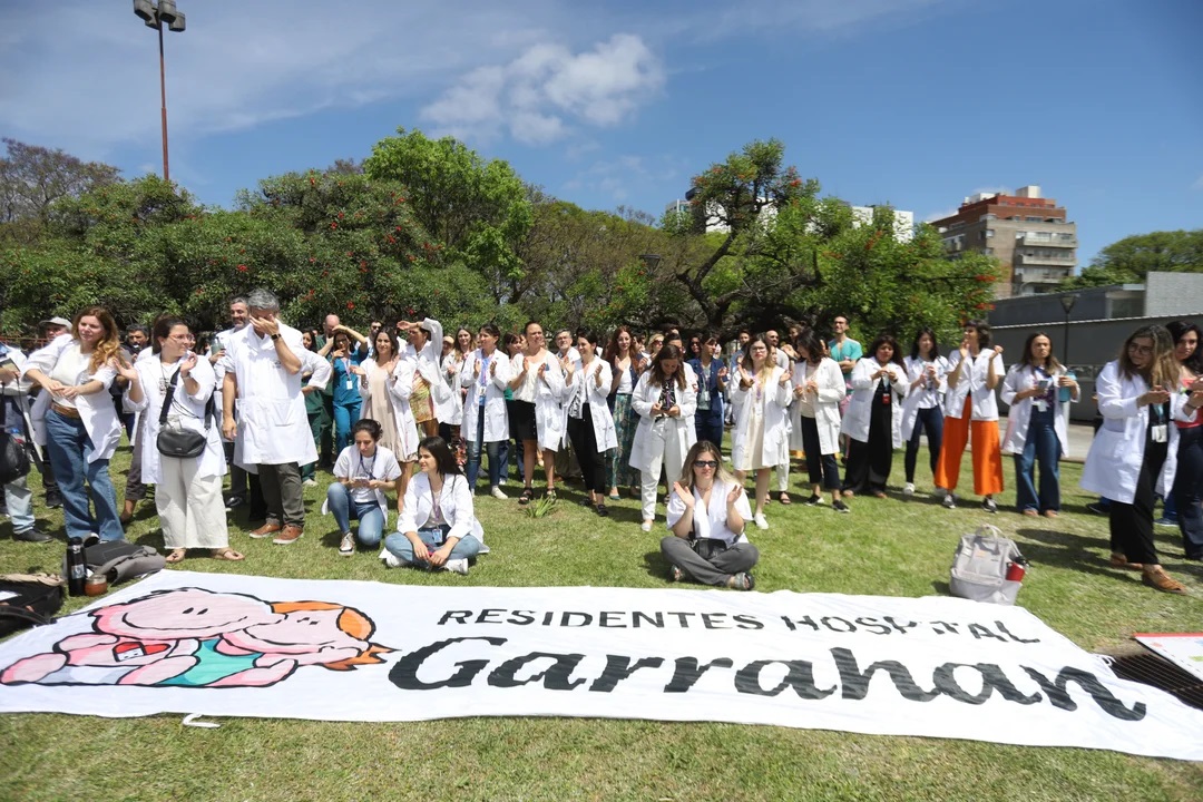 La Asociación de Profesionales y Técnicos del Hospital Garrahan . La Asociación de Profesionales y Técnicos del Hospital Garrahan .