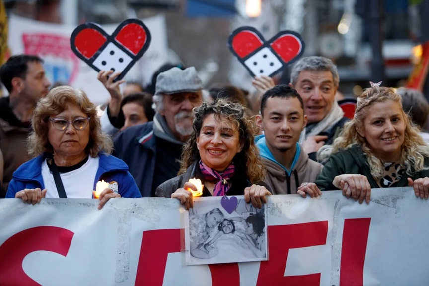 Los trabajadores del Garrahan marchan al Congreso de la Nación. Los trabajadores del Garrahan marchan al Congreso de la Nación.