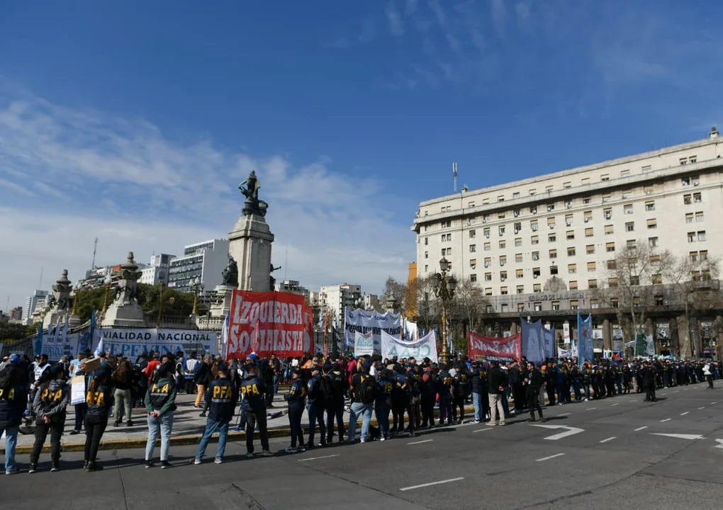 La protesta en las inmediaciones del Congreso. La protesta en las inmediaciones del Congreso.