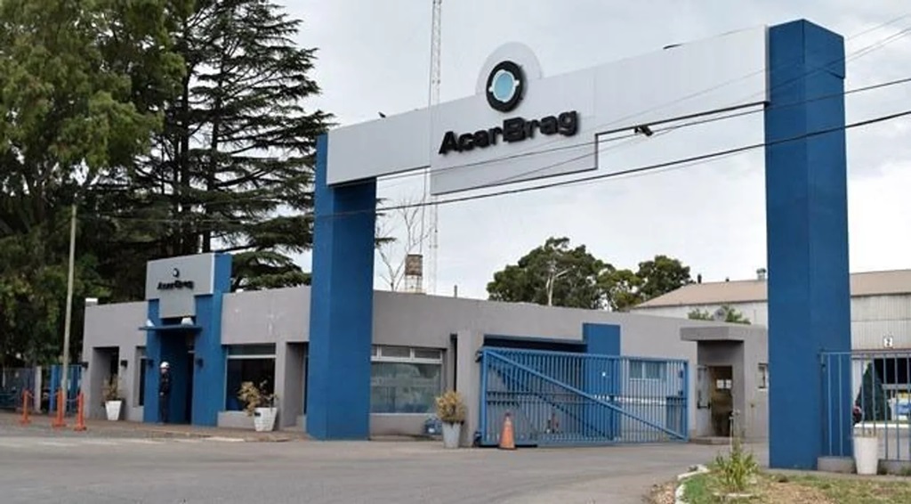 Frente de la planta de Acerbrag sobre la ruta nacional 5, en Bragado Frente de la planta de Acerbrag sobre la ruta nacional 5, en Bragado