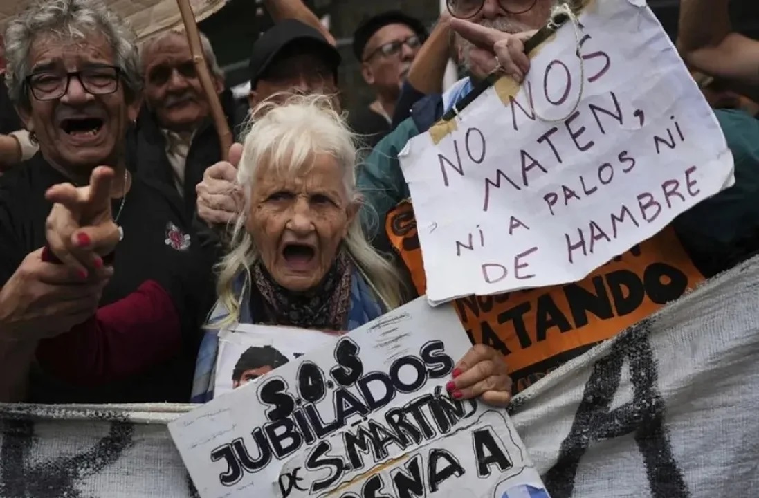 Los jubilados vuelven a las calles. Los jubilados vuelven a las calles.