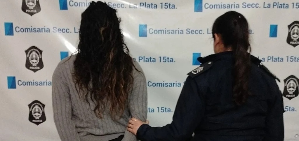 La madre de la niña fue detenida junto a su esposo. La madre de la niña fue detenida junto a su esposo.