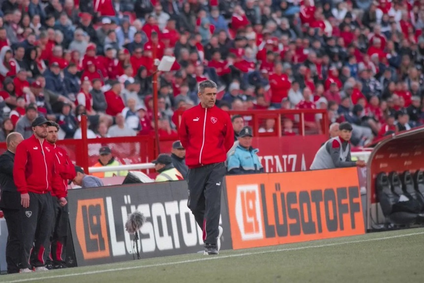 Julio Vaccri presentó su renuncia como DT de Independiente. Julio Vaccri presentó su renuncia como DT de Independiente.