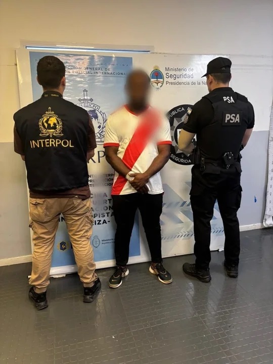 Nigeriano detenido en Ezeiza Nigeriano detenido en Ezeiza