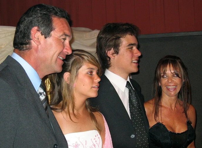 Nora Dalmasso junto a Marcelo Macarrón y sus dos hijos. Nora Dalmasso junto a Marcelo Macarrón y sus dos hijos.