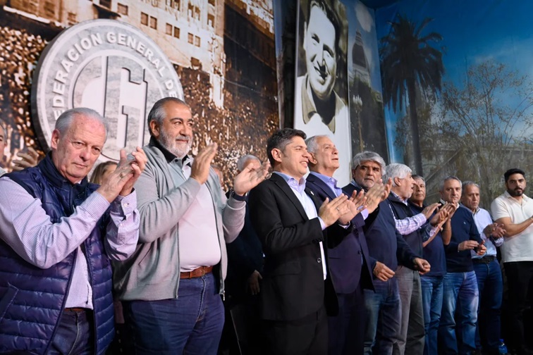 Kicillof, con la CGT en La Plata. Kicillof, con la CGT en La Plata.