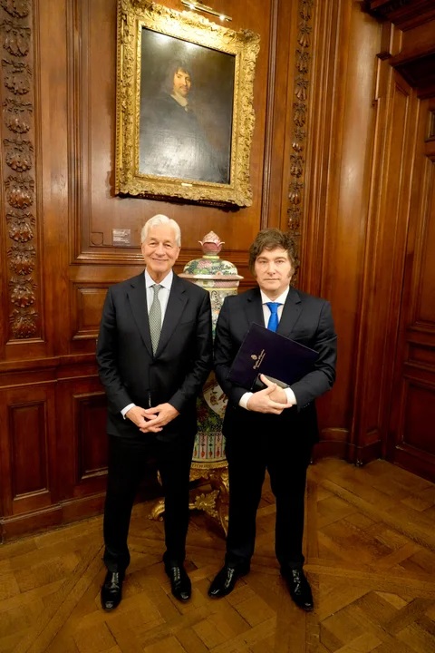 El CEO de JP Morgan, Jamie Dimon, junto al presidente Javier Milei. El CEO de JP Morgan, Jamie Dimon, junto al presidente Javier Milei.