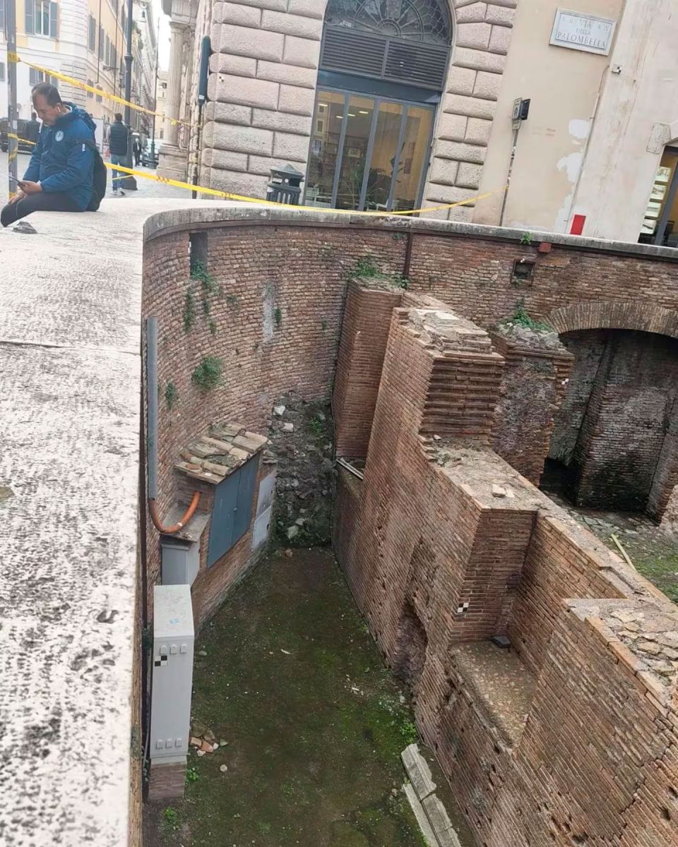 Cayó siete metros a una fosa.