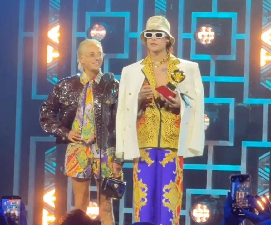 El dúo argentino Ca7riel & Paco Amoroso en los Latin Grammy 2025