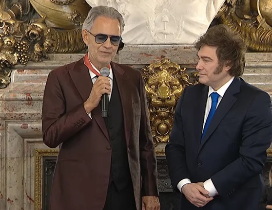 Javier Milei recibió a Andrea Bocelli.
